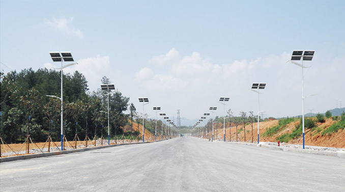 What are the characteristics of solar courtyard lights?